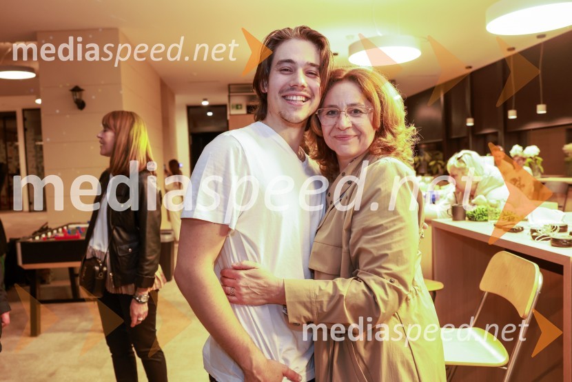  Bojan Cvjetićanin, Joker Out; dr. med.  Snežana Cvjetićanin, pediatrinjaEkskluzivni koncert Joker out ob 50-letnici Poli