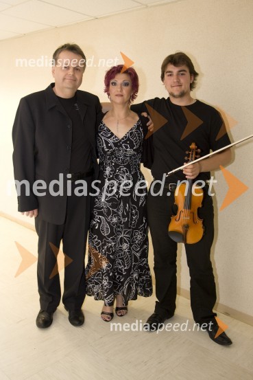 Miran Juvan, pianist, Anastazija, pevka in njen sin JureLa Vie en Rose, mednarodni večer šansonov