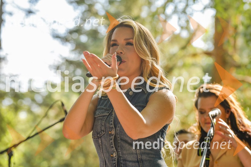  Nika Zorjan, pevka;  ... Družinski festival Mačje mesto 2024