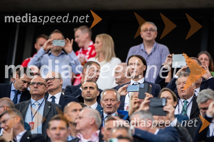  Aleksander Čeferin, odvetnik in predsednik UEFE;  Radenko Mijatović, predsednik Nogometne zveze Slovenije;  ... Slovenci osvojili prvo točko, SLOVENIJA DANSKA 1:1, EURO 2024