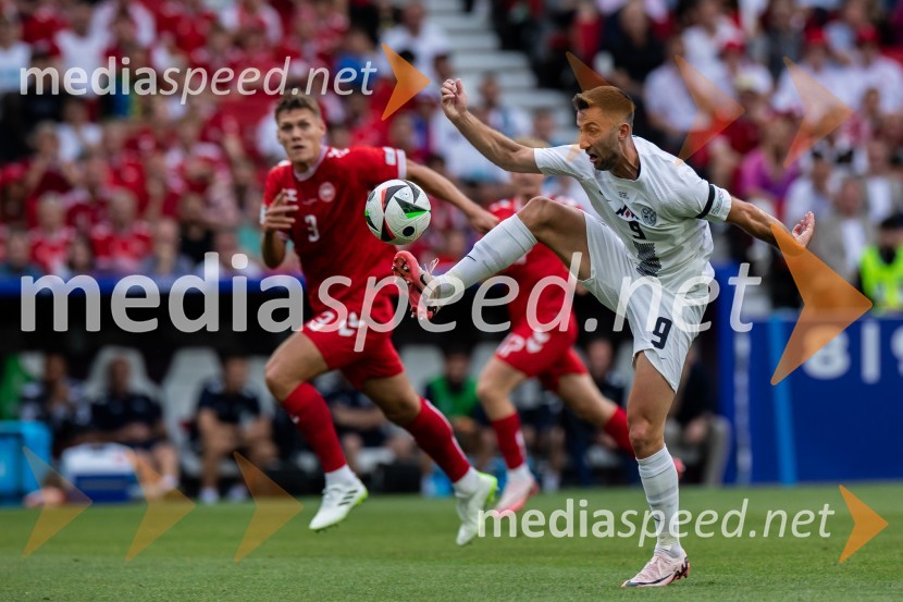  ... ;  Andraž Šporar, nogometašSlovenci osvojili prvo točko, SLOVENIJA DANSKA 1:1, EURO 2024