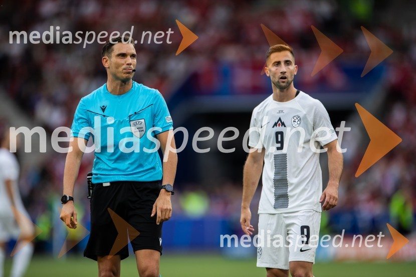  ... ;  Andraž Šporar, nogometašSlovenci osvojili prvo točko, SLOVENIJA DANSKA 1:1, EURO 2024