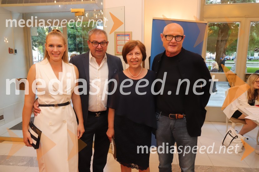  Tajda Šarkanj, lastnica spletne trgovine Perla.si;  Bruno Jurišević, direktor Barede d.o.o.;  Bojana Šarkanj, lastnica Galerije Hest;  Emil Šarkanj, lastnik Galerije Hest, nekdanji predsednik Rotary kluba Maribor59. Festival Borštnikovo srečanje, sklepna slovesnost s podelitvijo nagrad