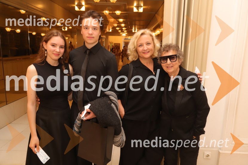  ... ;  ... ;  Nataša Barbara Gračner, režiserka in igralka;  Dragica Petrovič, režiserka in producentka59. Festival Borštnikovo srečanje, sklepna slovesnost s podelitvijo nagrad