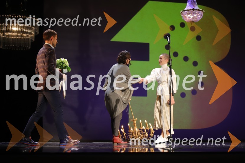  Aleš Novak, umetniški direktor Festival Borštnikovo srečanje;  Nataša Keser, igralka;  ... 59. Festival Borštnikovo srečanje, sklepna slovesnost s podelitvijo nagrad