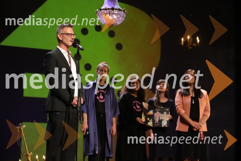  Tibor Mihelič Syed, direktor, Kino Šiška;  ... ;  Lina Akif, igralka;  ... ;  ... 59. Festival Borštnikovo srečanje, sklepna slovesnost s podelitvijo nagrad