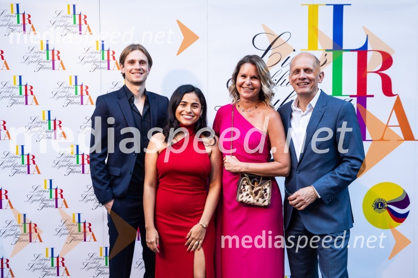  Žan Aleksander Božič, marketing, Knauf Insulation Slovenija;   Alexandra Martinez; dr. Saša Božič, pisateljica in ustanoviteljica Sophia Academy Global;  Matjaž Božič, board member CDE ITKresna noč 2024