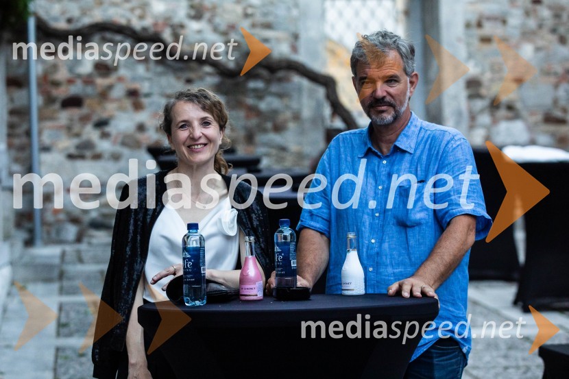  Polona Lovšin, vodja komunikacij, Riko d.o.o.;  Andrej  Stražišar, scenograf, Teater d.o.o.Kresna noč 2024