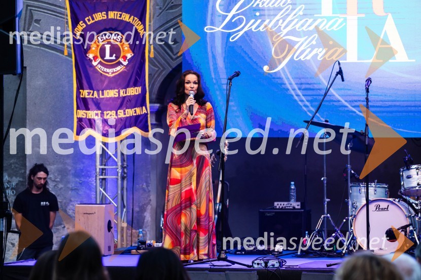  Carmen L. Oven, moderatorka, pisateljicaKresna noč 2024