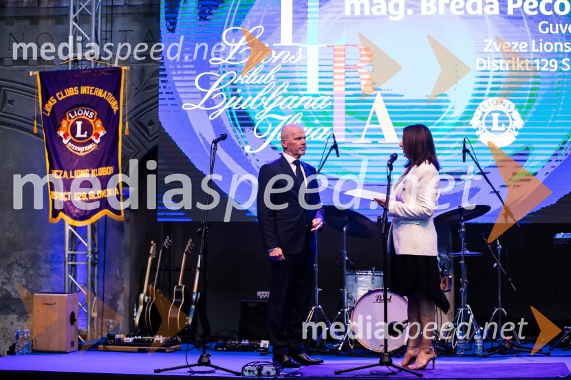  Gregor  Benčina, predsednik Slovenijales Group, podpredsednik sveta zavoda CER, iniciator pobude GreenTech Slovenia; mag. Breda Pečovnik, direktorica kongresno komercialne dejavnosti Cankarjev domKresna noč 2024