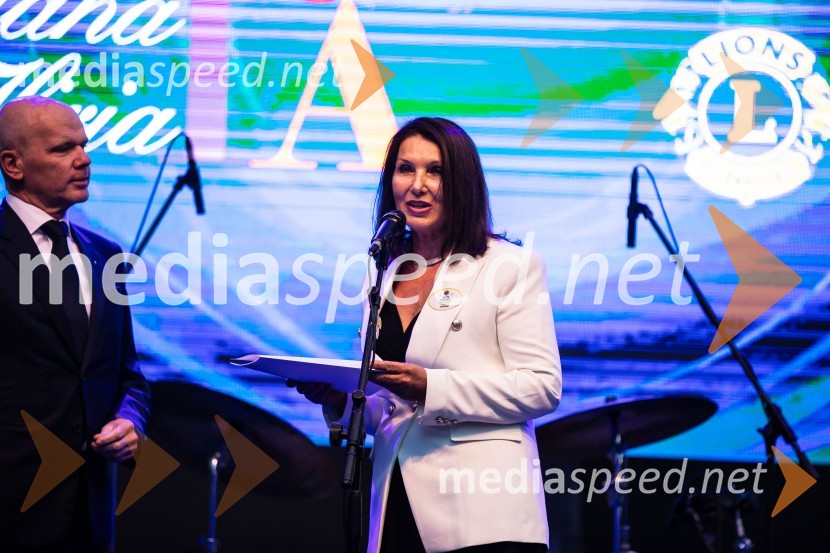  Gregor  Benčina, predsednik Slovenijales Group, podpredsednik sveta zavoda CER, iniciator pobude GreenTech Slovenia; mag. Breda Pečovnik, direktorica kongresno komercialne dejavnosti Cankarjev domKresna noč 2024