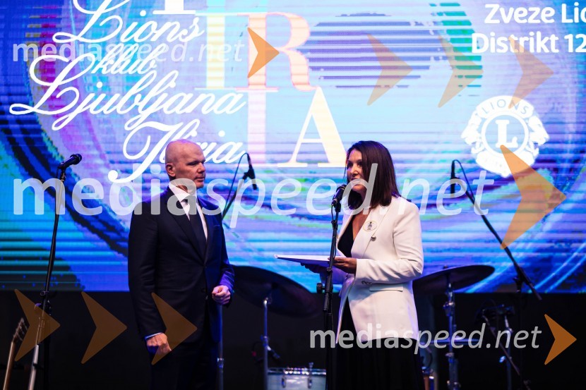  Gregor  Benčina, predsednik Slovenijales Group, podpredsednik sveta zavoda CER, iniciator pobude GreenTech Slovenia; mag. Breda Pečovnik, direktorica kongresno komercialne dejavnosti Cankarjev domKresna noč 2024