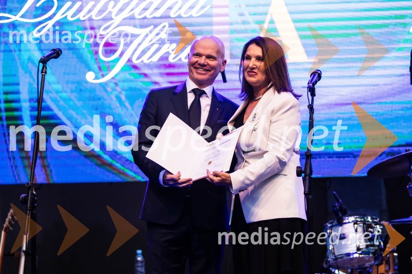  Gregor  Benčina, predsednik Slovenijales Group, podpredsednik sveta zavoda CER, iniciator pobude GreenTech Slovenia; mag. Breda Pečovnik, direktorica kongresno komercialne dejavnosti Cankarjev domKresna noč 2024