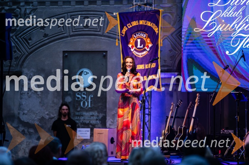  Carmen L. Oven, moderatorka, pisateljicaKresna noč 2024