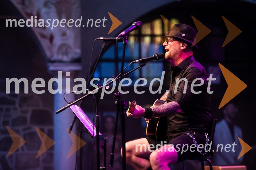  Tomi Meglič, glasbenik, pevec skupine SiddhartaKresna noč 2024