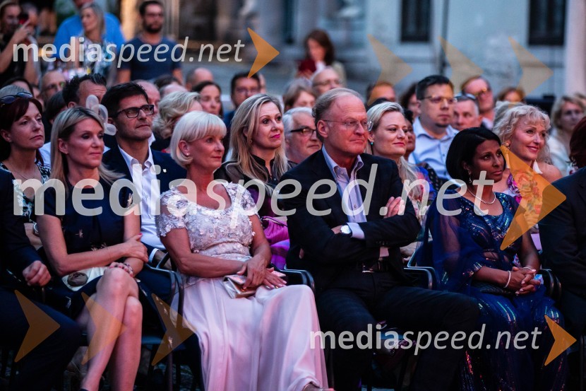  Barbara Uranjek, direktorica, Britansko-slovenska gospodarska zbornica;  Sonja Poljanšek Škrabec, lastnica Welness centra Sunny;  Janez  Škrabec, direktor Riko d.o.o.;  Vesna Nisha Dolinar, predsednica SILA 2012-2013 in lastnica restavracije NamasteKresna noč 2024