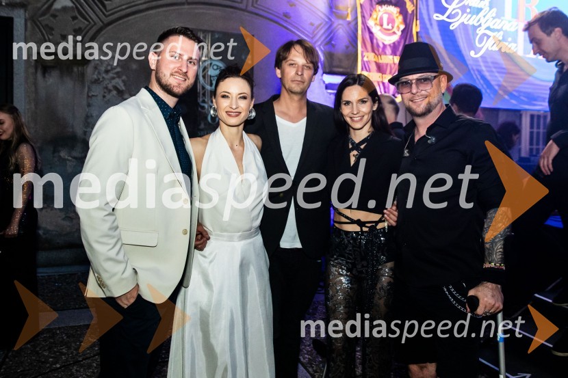  Gregor Ravnik, pevec;  Urška Centa, plesalka flamenka;  ... ;  Lea Sirk, pevka;  Tomi Meglič, glasbenik, pevec skupine SiddhartaKresna noč 2024