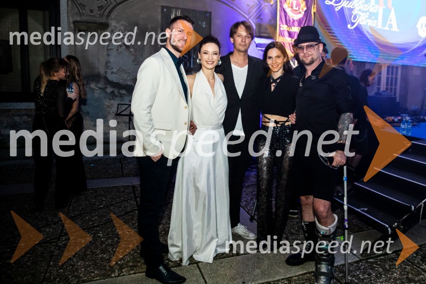  Gregor Ravnik, pevec;  Urška Centa, plesalka flamenka;  ... ;  Lea Sirk, pevka;  Tomi Meglič, glasbenik, pevec skupine SiddhartaKresna noč 2024