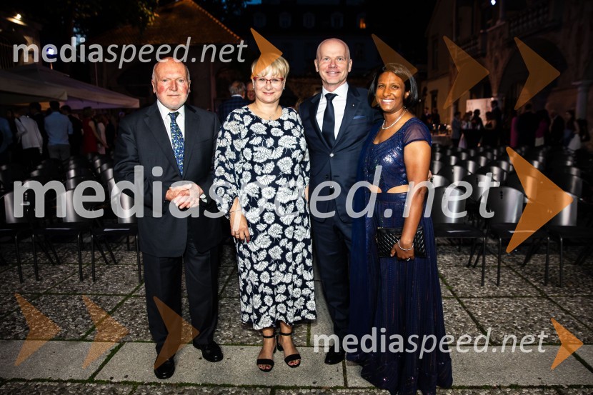  Erwan Fouere; dr. Jerneja Jug Jerše, vodja Predstavništva Evropske komisije v Sloveniji;  Gregor  Benčina, predsednik Slovenijales Group, podpredsednik sveta zavoda CER, iniciator pobude GreenTech Slovenia;  Vesna Nisha Dolinar, predsednica SILA 2012-2013 in lastnica restavracije NamasteKresna noč 2024