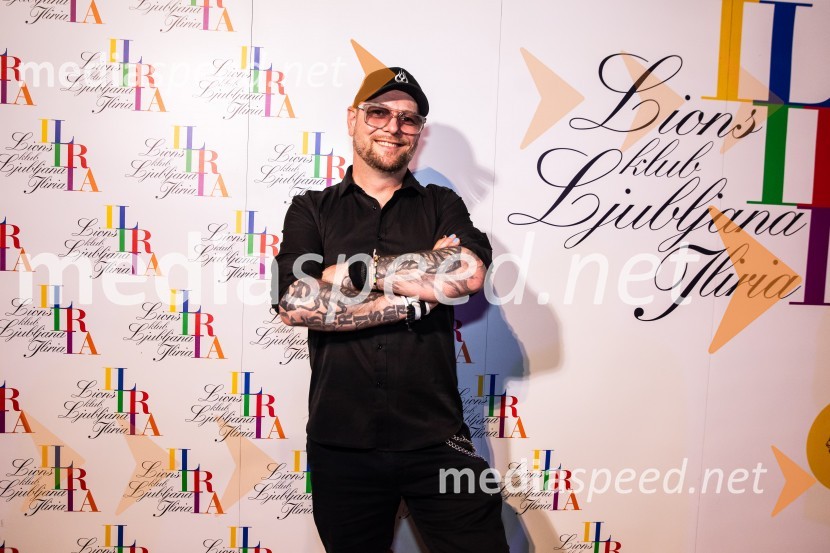  Tomi Meglič, glasbenik, pevec skupine SiddhartaKresna noč 2024