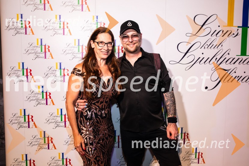  Katja Mlakar, direktorica, agencija AVI;  Tomi Meglič, glasbenik, pevec skupine SiddhartaKresna noč 2024