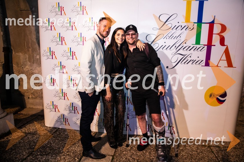  Gregor Ravnik, pevec;  Lea Sirk, pevka;  Tomi Meglič, glasbenik, pevec skupine SiddhartaKresna noč 2024