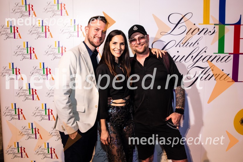  Gregor Ravnik, pevec;  Lea Sirk, pevka;  Tomi Meglič, glasbenik, pevec skupine SiddhartaKresna noč 2024