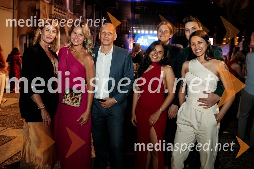  Damjana Čulk; dr. Saša Božič, pisateljica in ustanoviteljica Sophia Academy Global;  Matjaž Božič, board member CDE IT;   Alexandra Martinez;  Žan Aleksander Božič, marketing, Knauf Insulation Slovenija;  Nik Šušnjara;  Andrea UruburokKresna noč 2024