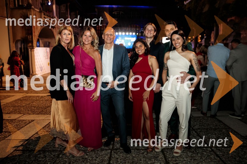  Damjana Čulk; dr. Saša Božič, pisateljica in ustanoviteljica Sophia Academy Global;  Matjaž Božič, board member CDE IT;   Alexandra Martinez;  Žan Aleksander Božič, marketing, Knauf Insulation Slovenija;  Nik Šušnjara;  Andrea UruburokKresna noč 2024