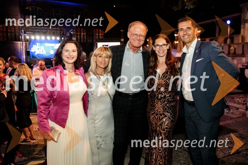 dr. Maruša  Hribar, predsednica, Lions klub Ljubljana Forum;  Barbra Jermann, urednica revije Suzy;  Janez  Škrabec, direktor Riko d.o.o.;  Katja Mlakar, direktorica, agencija AVI;  Marko  Mlakar, direktor in partner, Amrop AdriaKresna noč 2024