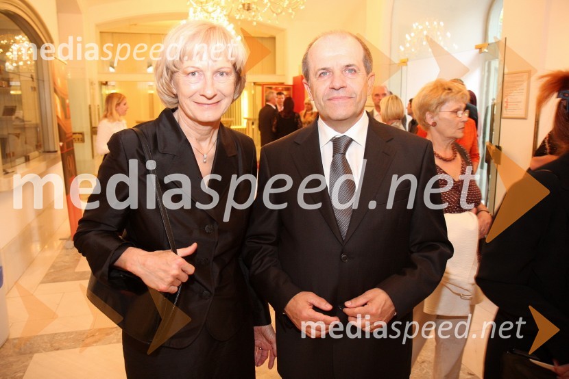 Dr. Ivan Svetlik, minister za delo, družino in socialne zadeve in soproga MetkaUstavimo nasilje, dobrodelna gala prireditev