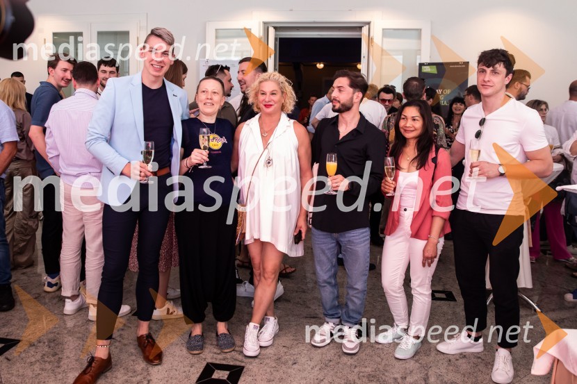  ... ;  ... ;  Ana Roš Stojan, kuharska mojstrica in najboljša chefinja na svetu po izboru akademije The World's 50 Best Restaurants ter direktorica Hiše Franko;  ... ;  ... ;  ... Razglasitev izbora Michelin guide Slovenija 2024