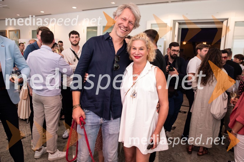  Urban Stojan Roš;  Ana Roš Stojan, kuharska mojstrica in najboljša chefinja na svetu po izboru akademije The World's 50 Best Restaurants ter direktorica Hiše FrankoRazglasitev izbora Michelin guide Slovenija 2024