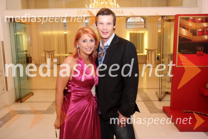 Mirjana Stiplovšek Gorza, lastnica butika La Miriam in soustanoviteljica HK Unija in Jurij Bradač, igralec ter manekenUstavimo nasilje, dobrodelna gala prireditev