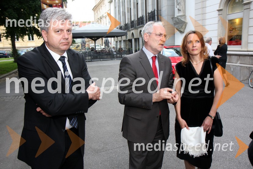 Andrej Verlič, podžupan Maribora in Ivo Vajgl, poslanec ter njegova soproga Mojca Zlobko Vajgl, harfistkaUstavimo nasilje, dobrodelna gala prireditev
