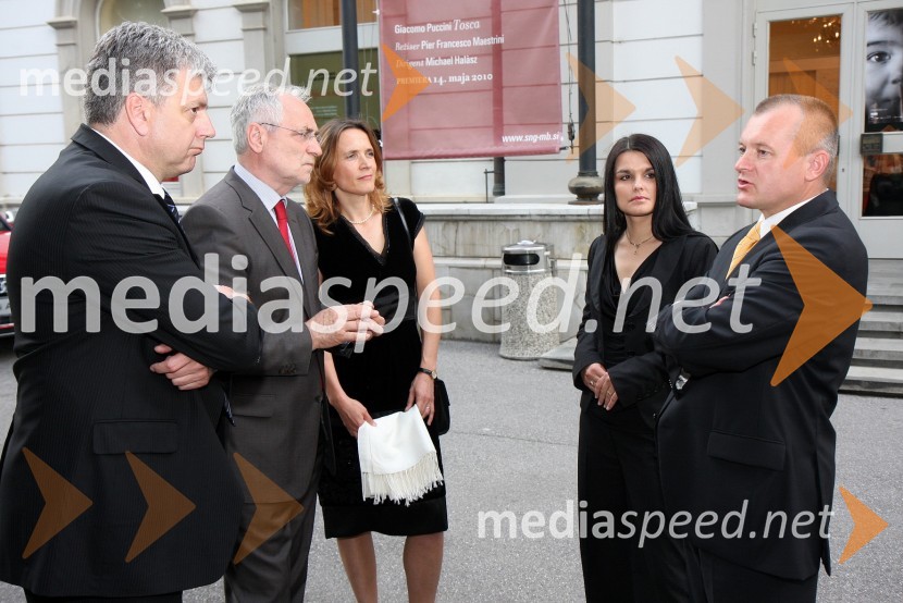 Andrej Verlič, podžupan Maribora, Ivo Vajgl, poslanec, njegova soproga Mojca Zlobko Vajgl, harfistka in Franc Kangler, župan Maribora ter njegova soproga TanjaUstavimo nasilje, dobrodelna gala prireditev