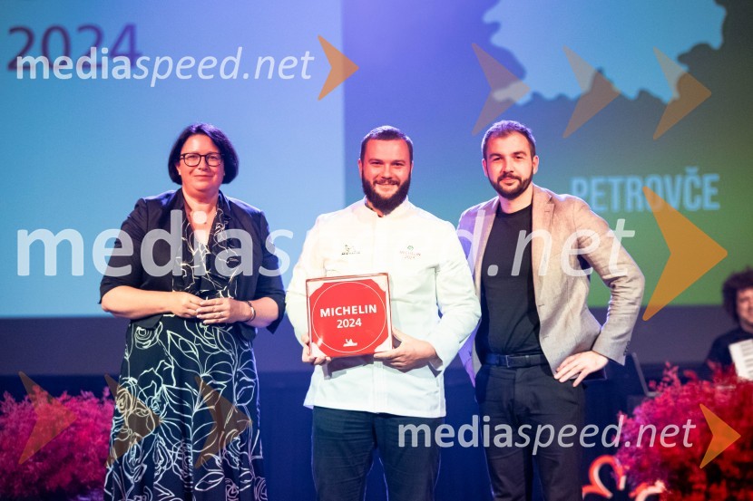  Dubravka Kalin, generalna direktorica, Direktorat za turizem na Ministrstvu za gospodarstvo, turizem in šport;  Marko Magajne, chef, Galerija okusov;  Gašper Puhan, direktor Geolux in Galerija Okusov, podpredsednik krovne organizacije JRERazglasitev izbora Michelin guide Slovenija 2024