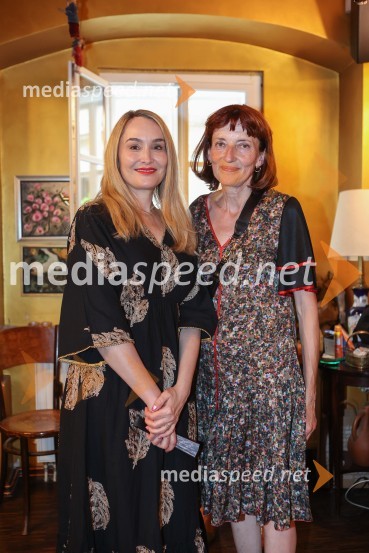  Maja Čander, kreativna direktorica in prokuristka, Kreativna baza;  Sabina Obolnar, odgovorna urednica, revija OnaPredstavitev knjige Glej ga, Součka!