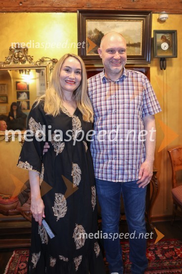  Maja Čander, kreativna direktorica in prokuristka, Kreativna baza;  Mitja Čander, direktor, BeletrinaPredstavitev knjige Glej ga, Součka!