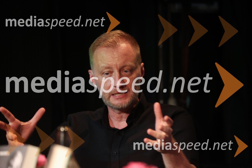  Alen Jelen, režiser, dramaturg, umetniški vodja, igralecPredstavitev knjige Glej ga, Součka!