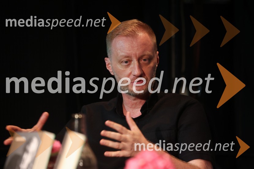  Alen Jelen, režiser, dramaturg, umetniški vodja, igralecPredstavitev knjige Glej ga, Součka!