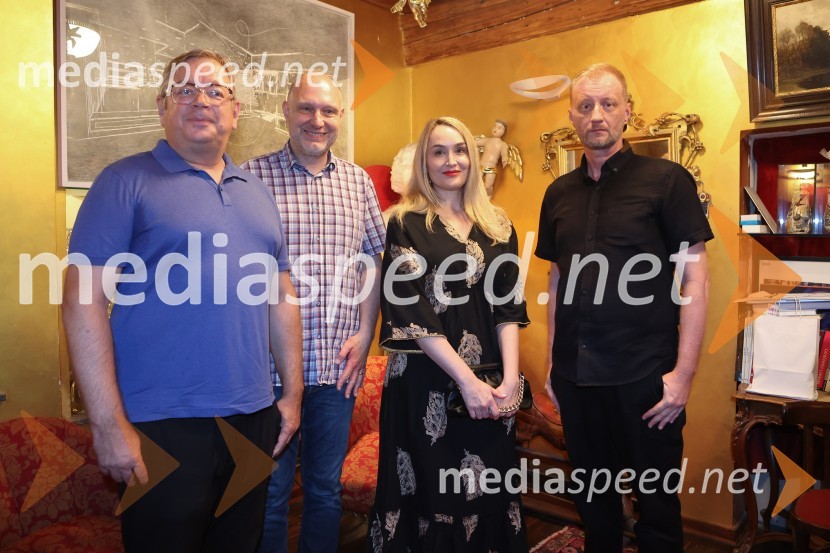  Robert Waltl, direktor, Mini teater;  Mitja Čander, direktor, Beletrina;  Maja Čander, kreativna direktorica in prokuristka, Kreativna baza;  Alen Jelen, režiser, dramaturg, umetniški vodja, igralecPredstavitev knjige Glej ga, Součka!