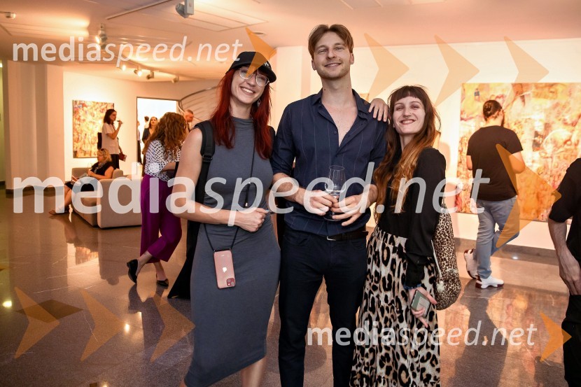  Kaja Čevnik;  Patrik Dvorščak, slikar;  Maša ŽekšOdprtje razstave Lične zablode slikarja Patrika Dvorščaka