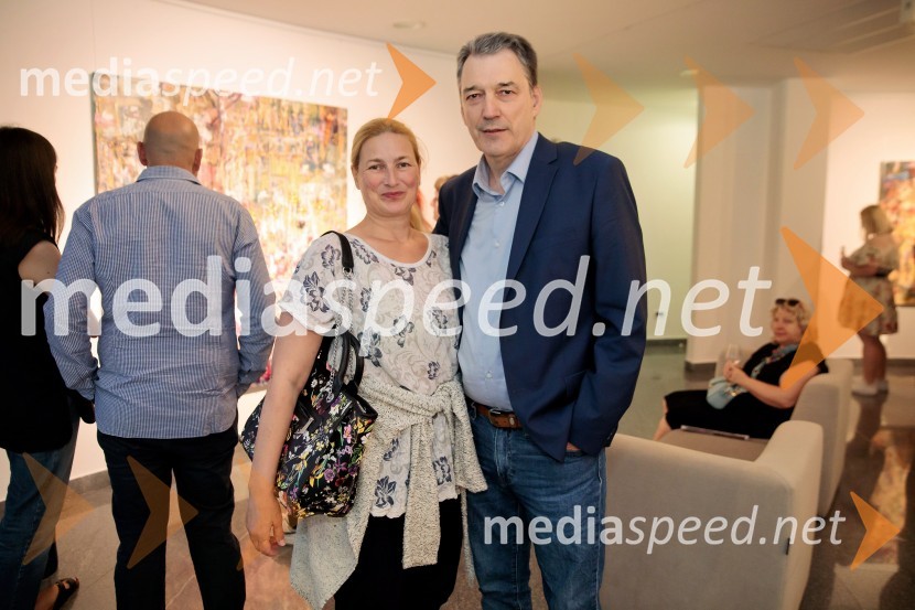  Katarina Šenk;  Matija Šenk, predsednik uprave, Zavarovalnica VzajemnaOdprtje razstave Lične zablode slikarja Patrika Dvorščaka