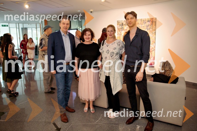  Matija Šenk, predsednik uprave, Zavarovalnica Vzajemna;  Petra  Bizilj Silva, kustosinja Generali galerije;  Katarina Šenk;  Patrik Dvorščak, slikarOdprtje razstave Lične zablode slikarja Patrika Dvorščaka