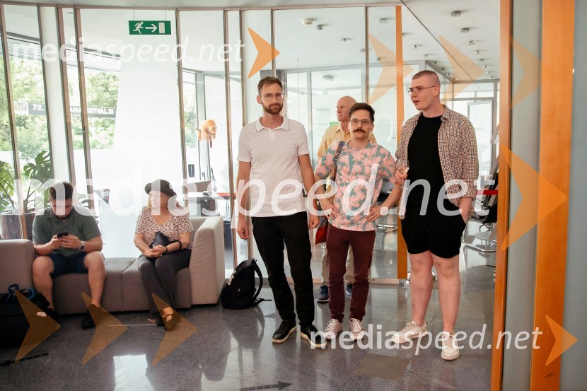 Odprtje razstave Lične zablode slikarja Patrika Dvorščaka