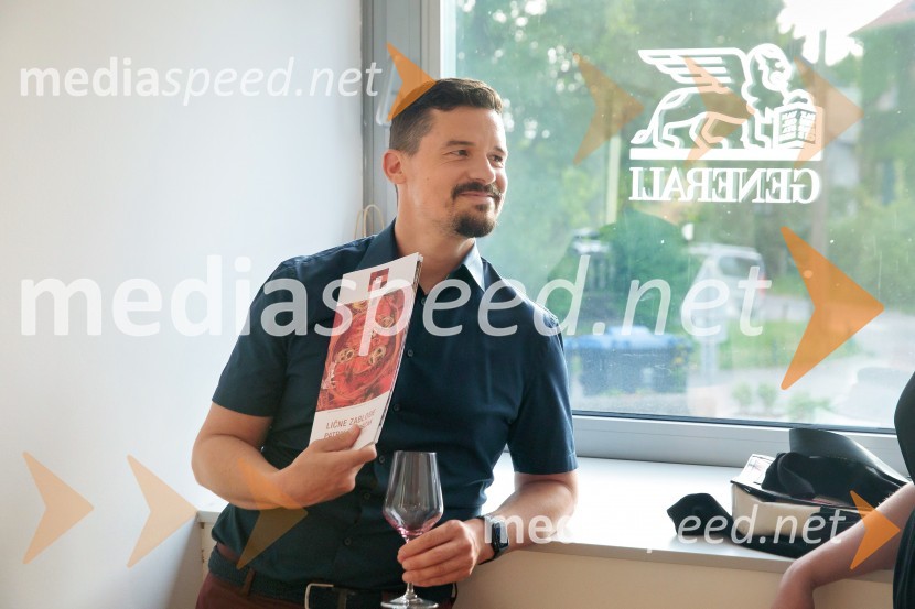 Odprtje razstave Lične zablode slikarja Patrika Dvorščaka