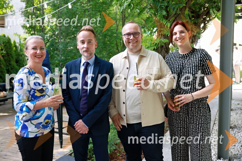  Urša Cvilak, odgovorna urednica, revija Pet zvezdic;  ... ;  ... ;  ... Britansko veleposlaništvo v Ljubljani obeležilo rojstni dan kralja Karla III.