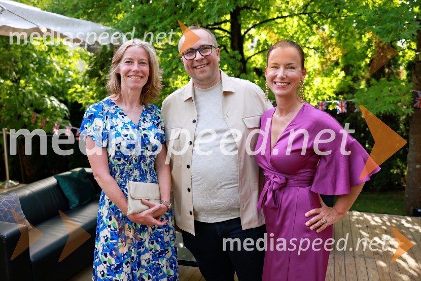  Tiffany Sadler, veleposlanica Združenega kraljestva Velike Britanije in Severne Irske;  ... ;  Barbara Navala, Britansko veleposlaništvo v SlovenijiBritansko veleposlaništvo v Ljubljani obeležilo rojstni dan kralja Karla III.