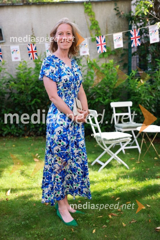  Tiffany Sadler, veleposlanica Združenega kraljestva Velike Britanije in Severne IrskeBritansko veleposlaništvo v Ljubljani obeležilo rojstni dan kralja Karla III.